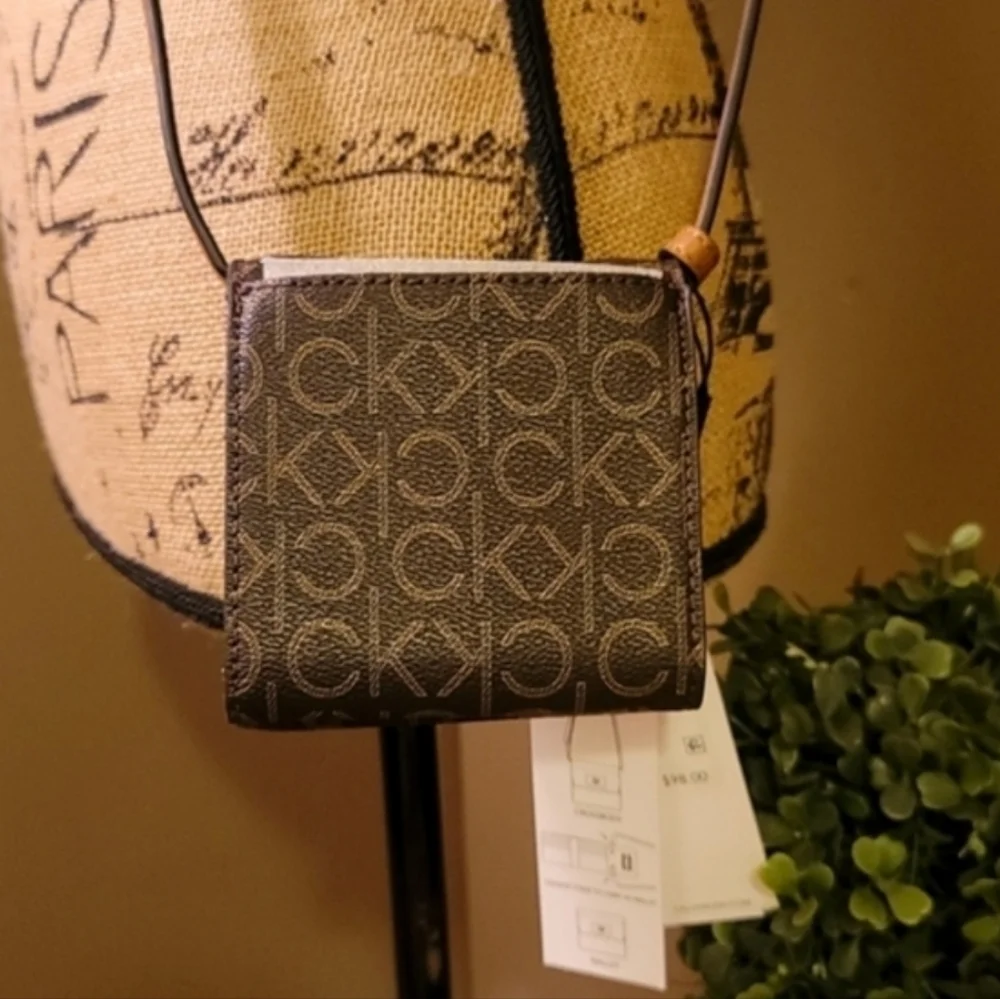 Calvin Klein Logo Kiera Signature Wallet Crossbody Bag - Picture 4 of 6